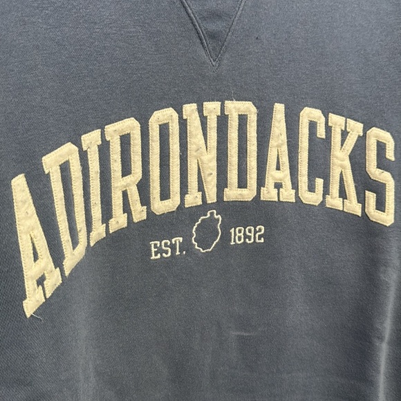 ADIRONDACKS BLUE CREWNECK SWEATER MEN M - Picture 2 of 3